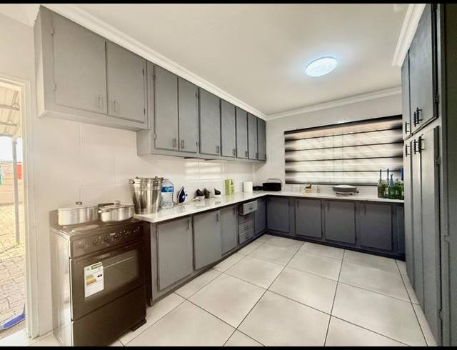 3 BEDROOM HOUSE FOR SALE IN VANDERBIJLPARK CW 5